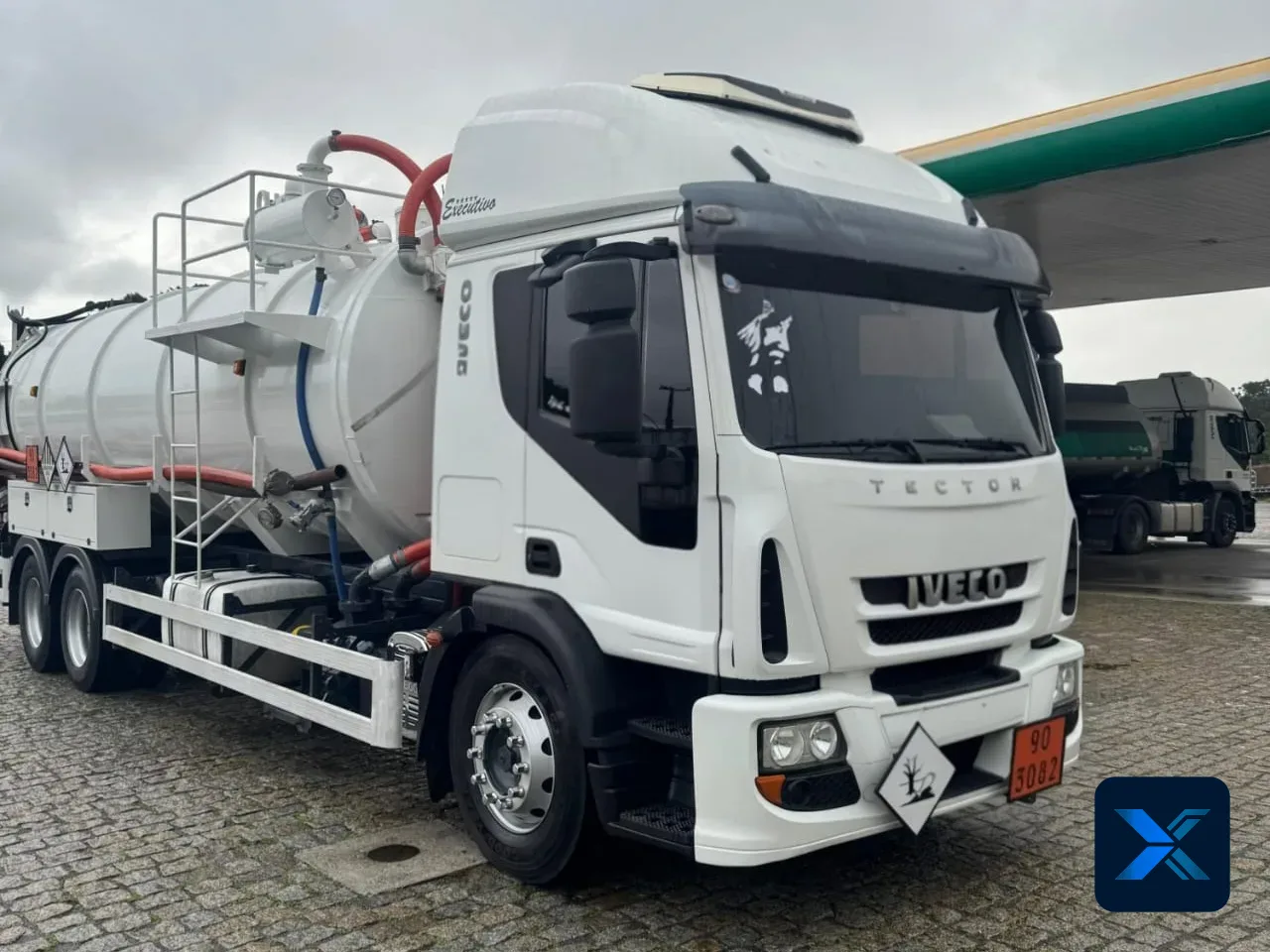 Caminhão Combinado Vácuo e Hidrojato 20m³ - Iveco Tector 240e28 (6x2)