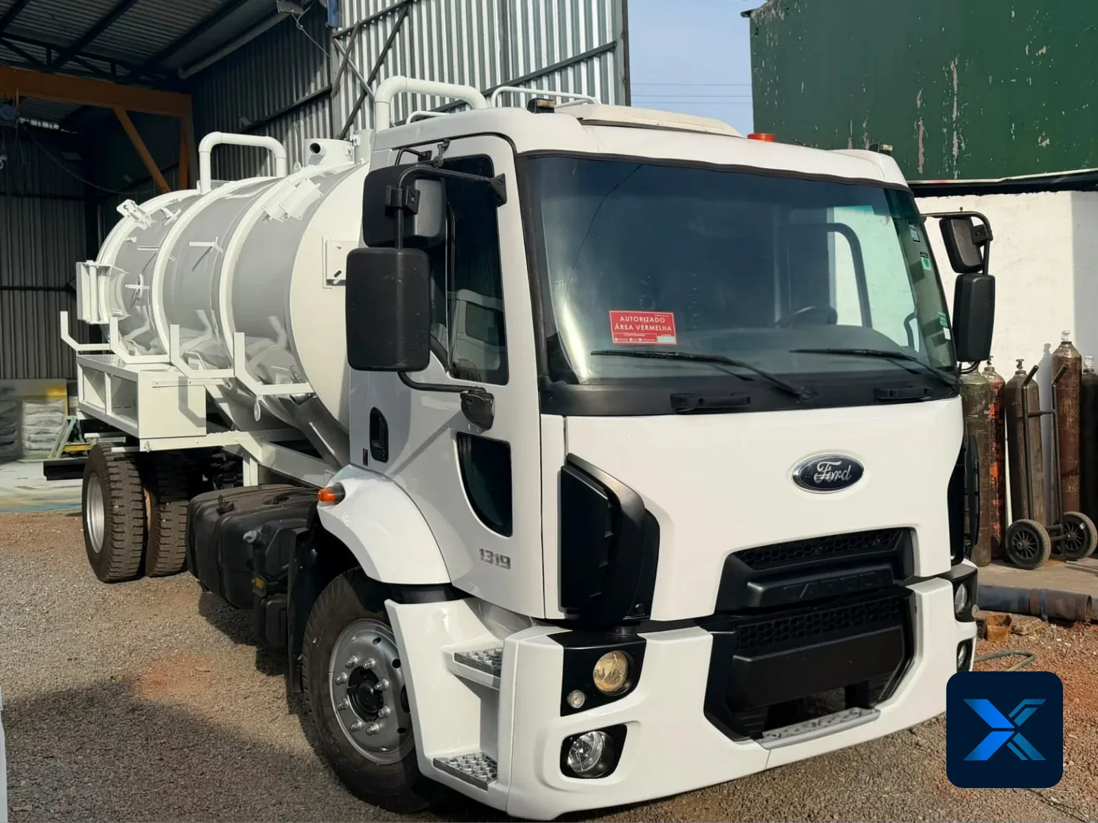 Ford Cargo 1319 com Tanque Limpa Fossa Novo 10m³