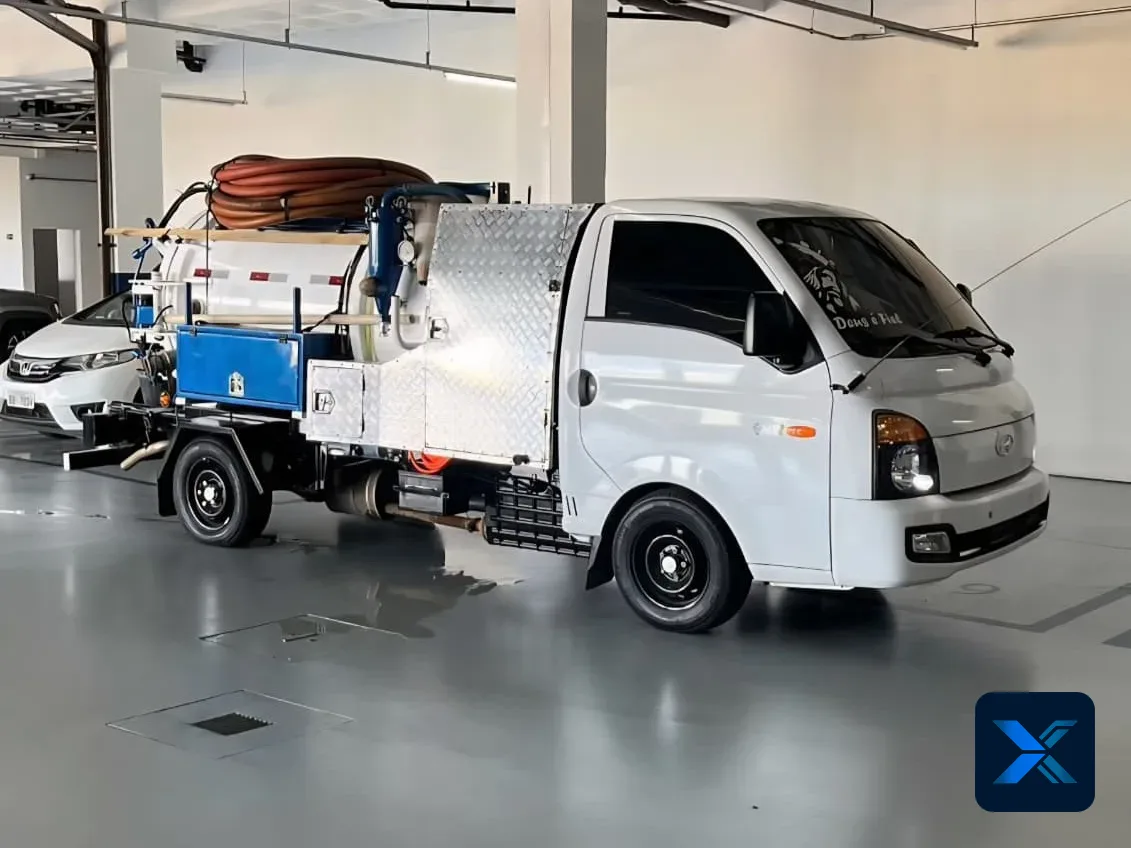 Hyundai HR 2020 com equipamento combinado vácuo e hidrojato