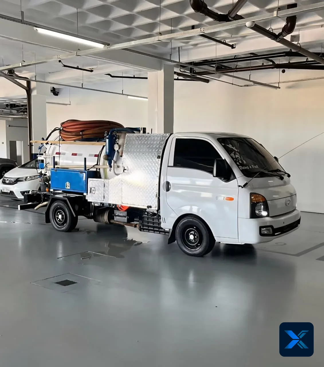 Hyundai HR 2020 com equipamento combinado vácuo e hidrojato