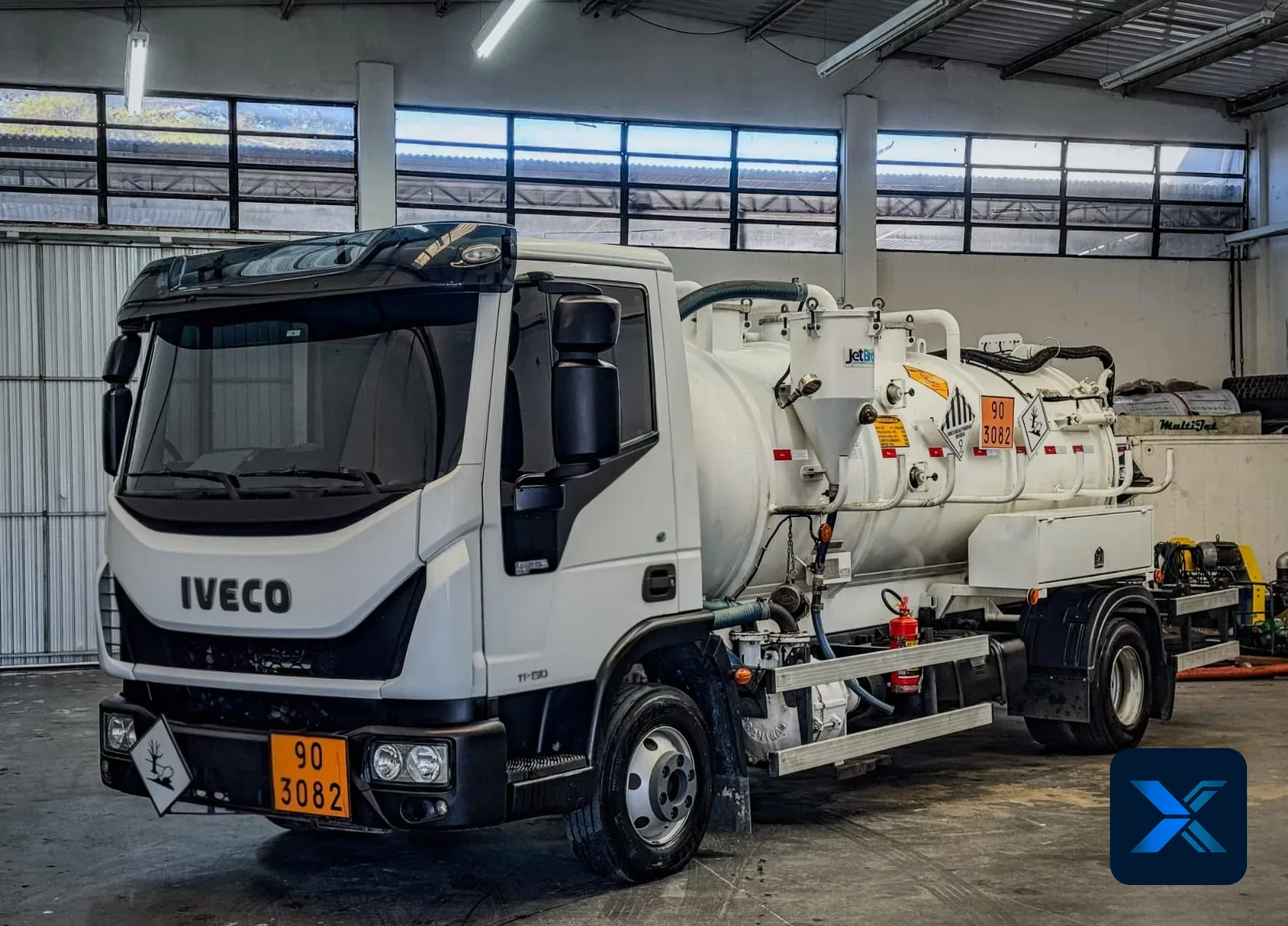 Iveco 11-190 com equipamento limpa fossa combinado