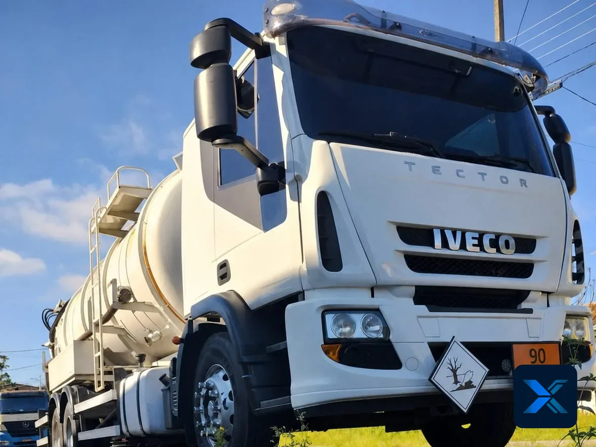 Iveco Tector 240e28 com equipamento combinado
