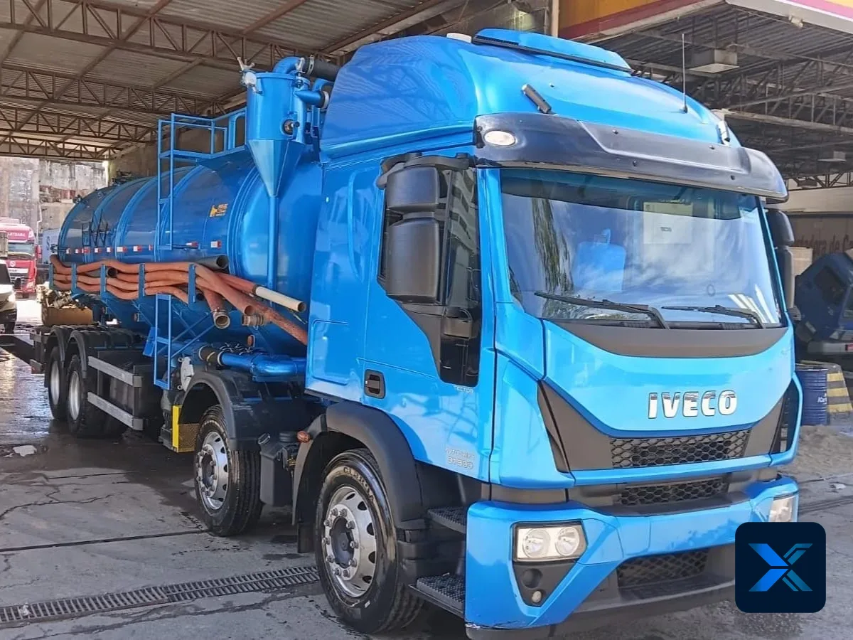 Iveco Tector 31-300 com equipamento vácuo